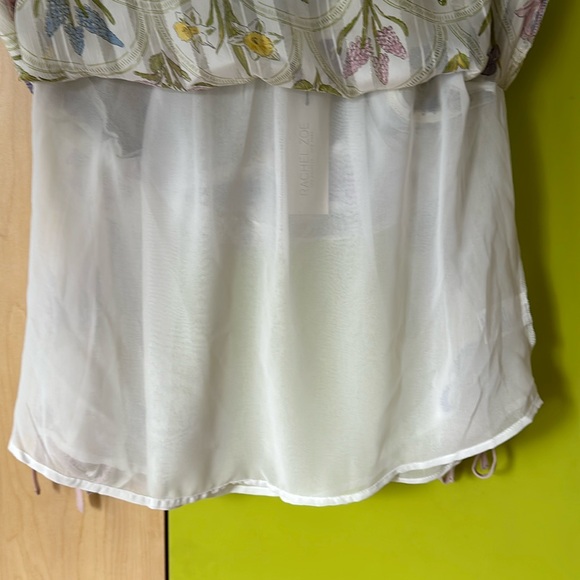 ‼️SOLD‼️Gorgeous Floral Blouse - Picture 8 of 14